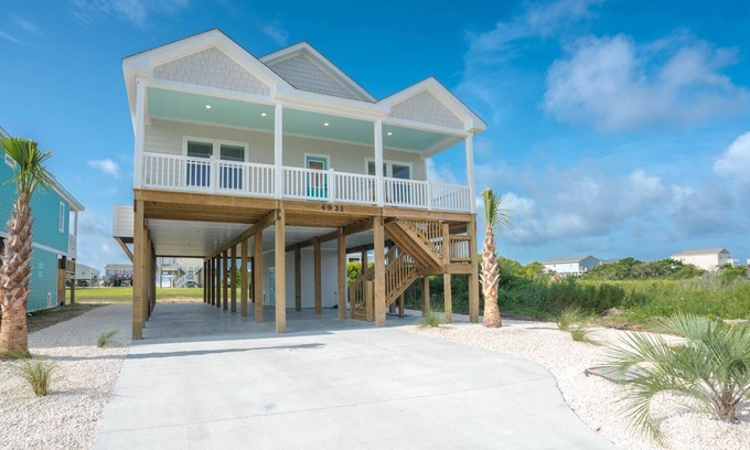 Long Beach House | Modern 3B/2.5B beach home with ocean views Goins 2 Need A Bigger Boat