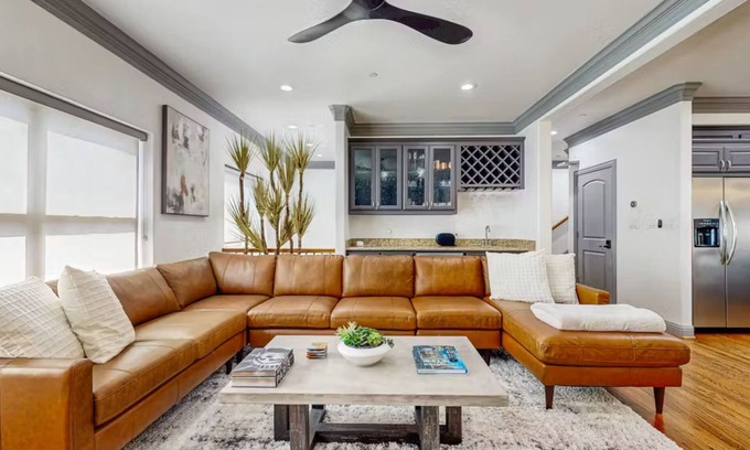 Oak Lawn House | Modern 3BR/3.5BA Townhome in Uptown Dallas with Rooftop & Skyline Views
