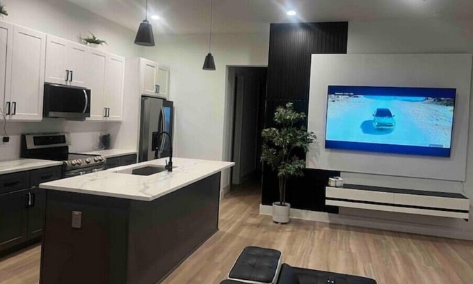OST - South Union House | Modern 3BR home NRG/Downtown HTX