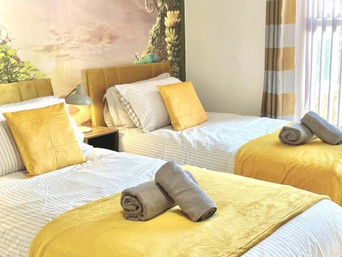 Preston House | Modern 4-bed stay-away-home sleeps 8 in Preston