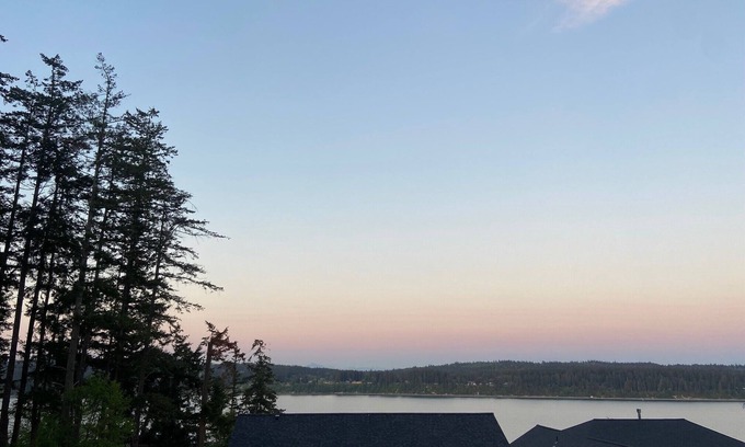 Freeland House | Modern, 4 bedroom/3.5 bathroom, spacious, kid-friendly, water views