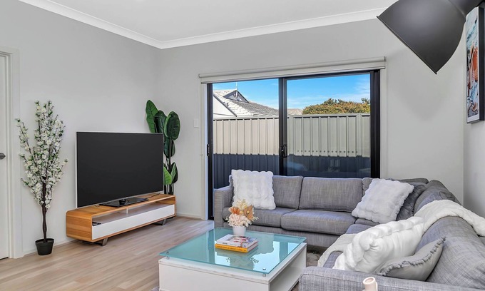 Aldinga Beach House | Modern 4-bedroom Costal Retreat - Minutes from Aldinga's Drive on Beach