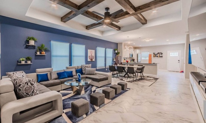 Cedar Crest House | Modern 4 Bedroom Near Downtown, Zoo, Uptown & More, with Hot Tub & Games