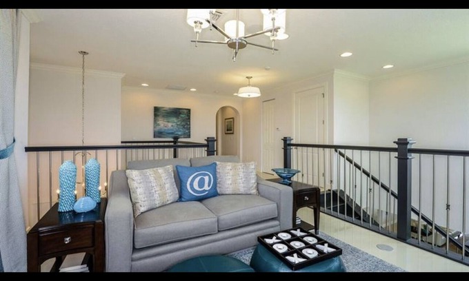 Pembroke Pines House | Modern 4 Bedroom Resort Style Home With Pool!
