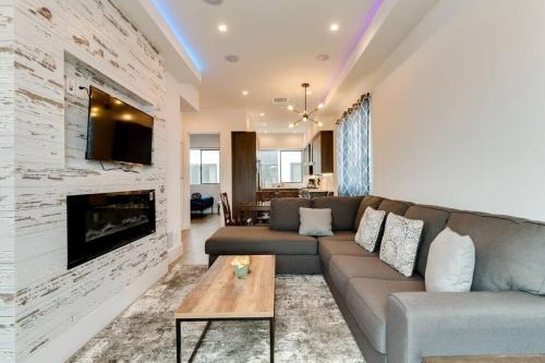 Mid City Villa | Modern 4 bedroom with rooftop #3