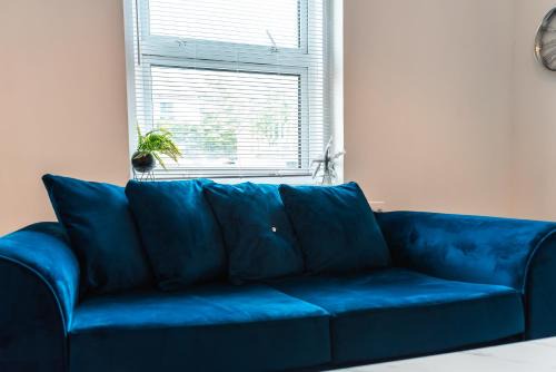 Southampton House | Modern 4 Bedrooms-Sleeps 8-Long Term Disc-Driveway