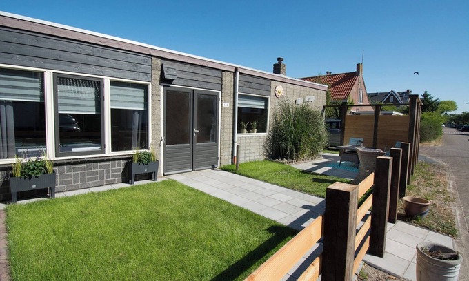 Petten House | Modern 4-person bungalow near beach