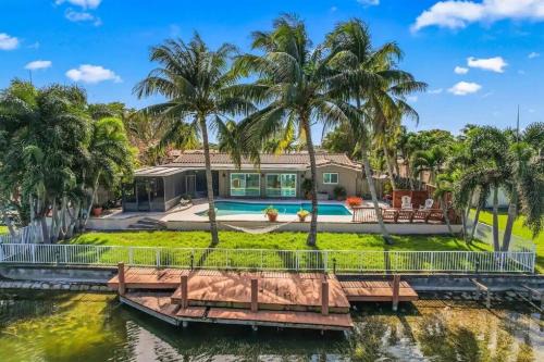 Pembroke Pines House | Modern, 4B&3B with Pool and Lake