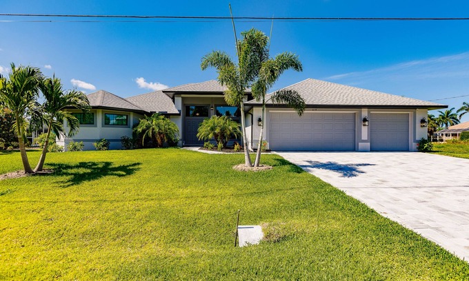 Pelican House | Modern 4Ba/2.5 Bath Waterfront Home with Gulf Access & Heated Pool