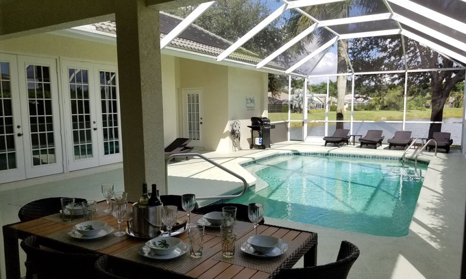 Central Naples House | MODERN 4BDR VILLA, LAKE VIEWS, WARM SALT WATER POOL, CLOSE TO BEACH, SEE VIDEO