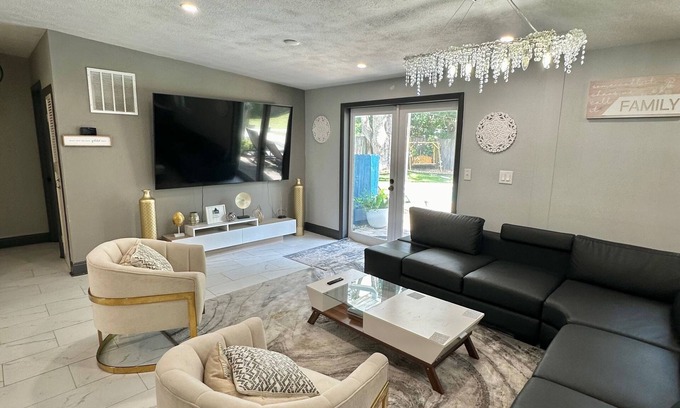 Isle of Palms House | Modern 4BR Jax | Pool Oasis Near Beach | Backyard