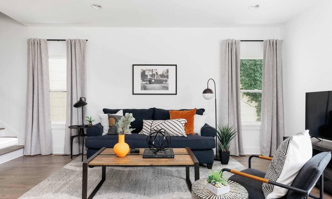 Nashville House | Modern 4BR Retreat for 12, Near Downtown Nash!