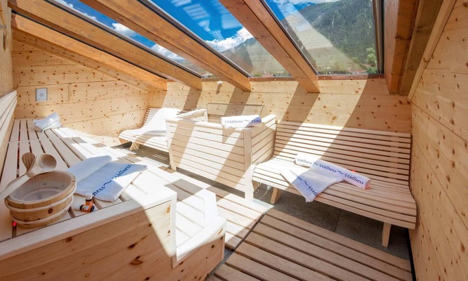 Mayrhofen Apartment | Modern 4SZ penthouse with roof terrace, glass outdoor sauna, directly at the cable car