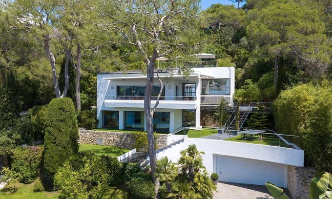 Cap-Ferrat Villa | Modern 5 Bedrooms Villa on the sea