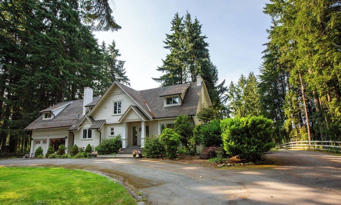 Cobble Hill House | Modern 5BR Luxury Getaway