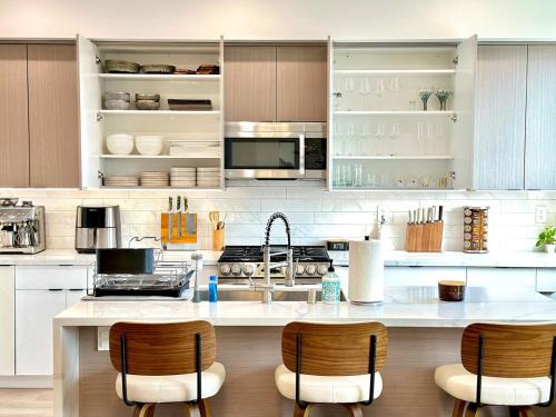 Mid-Wilshire Villa | Modern 5BR Luxury Paradise Villa