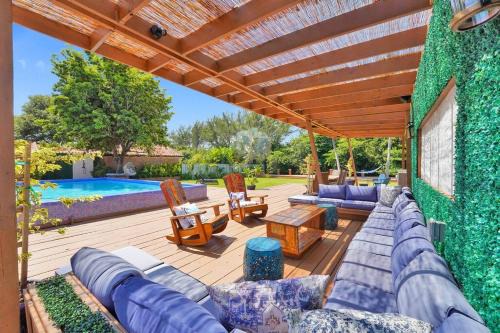 Fort Lauderdale Villa | Modern 6 Bedroom Oasis with Pool and Outdoor BBQ