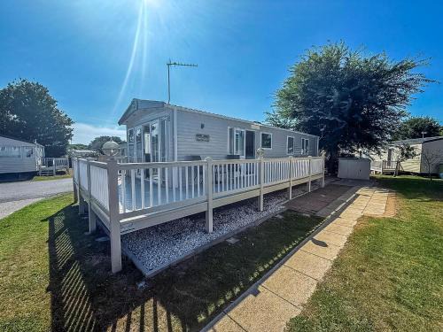 Great Yarmouth Other | Modern 6 Berth Caravan With Decking At Cherry Tree Park In Norfolk Ref 70718C