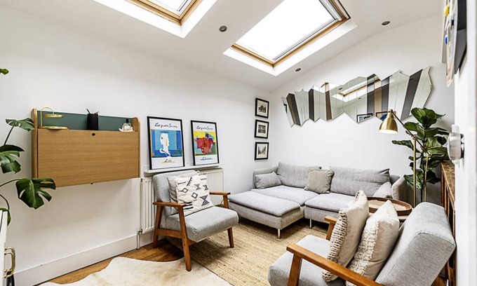 Clissold House | Modern & Airy 2-Bed Gem in Trendy Stoke Newington
