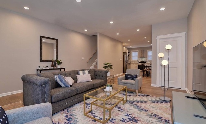 Pittsburgh House | Modern All-New, Near Downtown, Private Parking - walking to Children Hospital