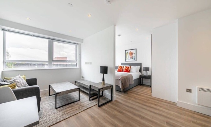 East Grinstead Apartment | Modern and Bright Studio in Central East Grinstead