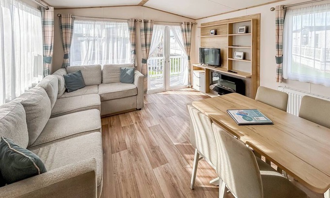 Bleadon House | Modern and contemporary 12ft-wide caravan with two twin.