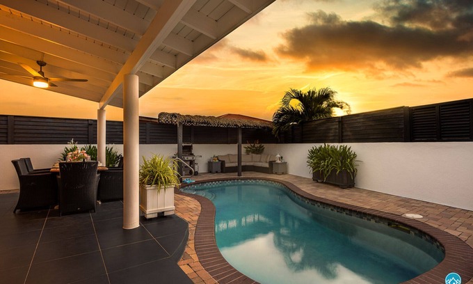 Calbas Plaza Residences House | MODERN and CLEAN - 6 guests - beautiful and private vacation home with pool!