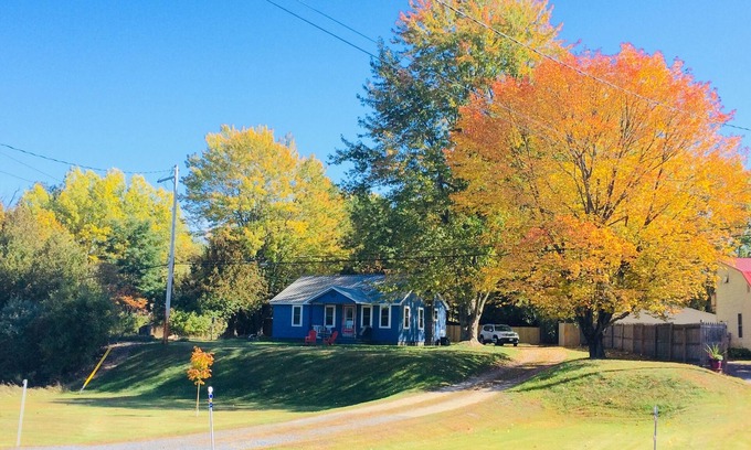 Peru House | Modern and Cozy Cabin short walk to Lake Champlain - Dog Friendly!