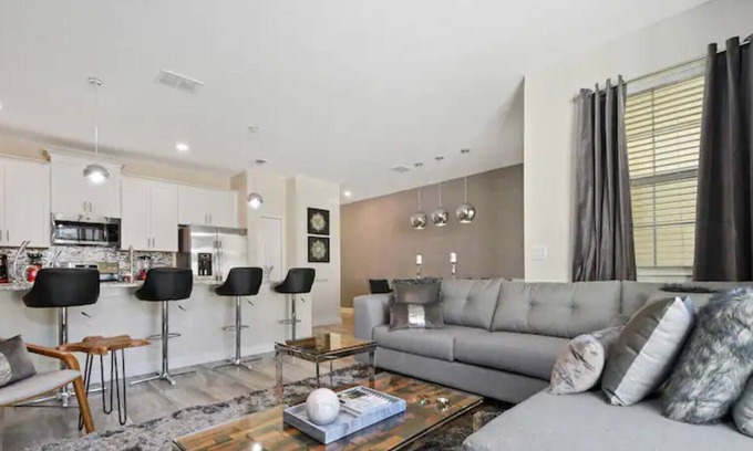 Davenport House | Modern and cozy villa with oasis resort