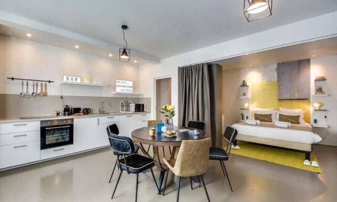 Quartier Sainte-Avoye Apartment | Modern and eclectic 3BD duplex in Le Marais!