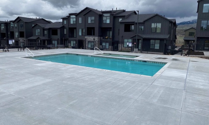 Mountain Green House | Modern and new 3-bedroom townhome with AC and WiFi in Mountain Green
