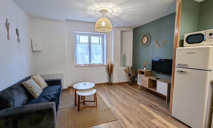 Chateauroux Apartment | Modern and quiet studio with parking in Châteauroux