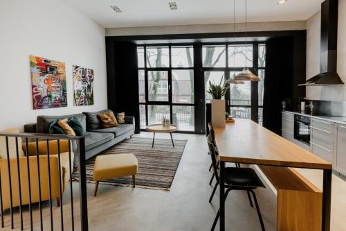 Kaunas Apartment | Modern and spacious loft type apartment 8 with free private parking by "Owl Jazz Apartments"