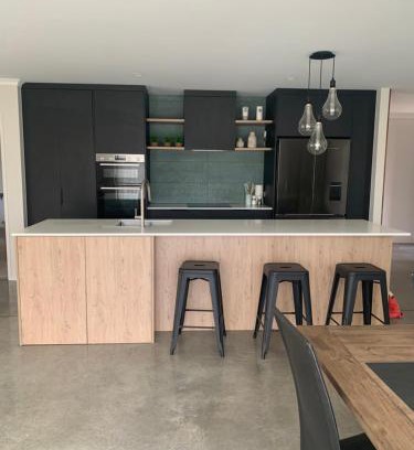 New Plymouth House | Modern and Spacious 4 bedroom Home only 2yo