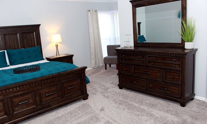 Lawton House | Modern and stylish 3 bedroom with large layout floor plan