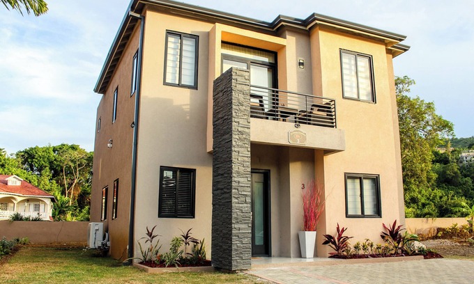Ocho Rios House | Modern and stylish place, very spacious and a unique creation all in its own. n