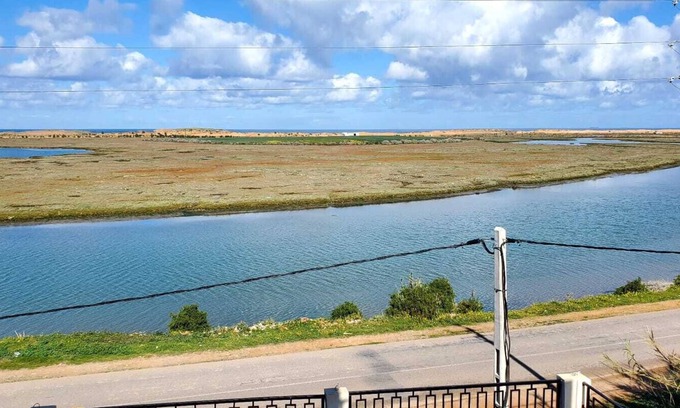 Oulad Aissa Apartment | Modern apart with breathtaking views of the water 2