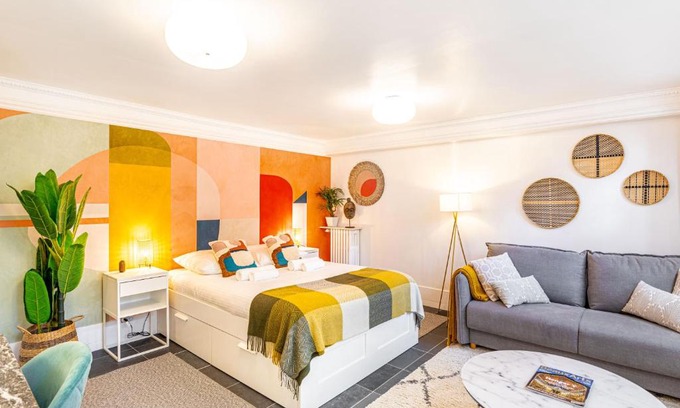 Meudon Apartment | Modern Apartement Grand Paris, TV Salon, Sharing Garden, Villa des Ammonites