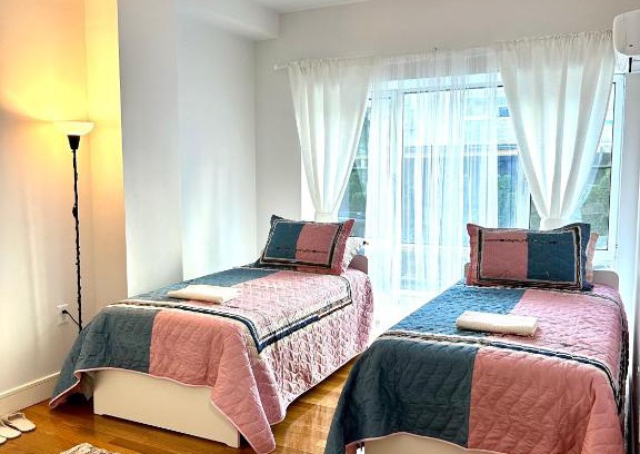 Gravesend House | Modern Apartment 3 minutes to train station
