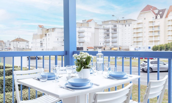 Stella-Plage Apartment | Modern apartment close to the beach with parking and garage included.
