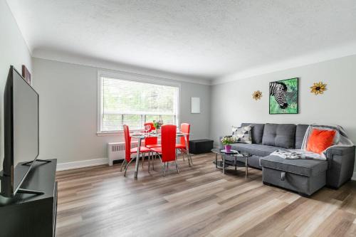 Hamilton Apartment | Modern Apartment - Corktown Hamilton