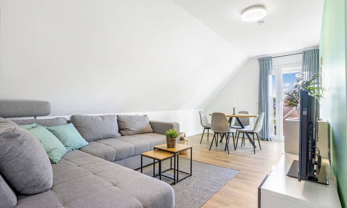 Wilhelmshaven Apartment | Modern apartment close to the shore with a view of the countryside