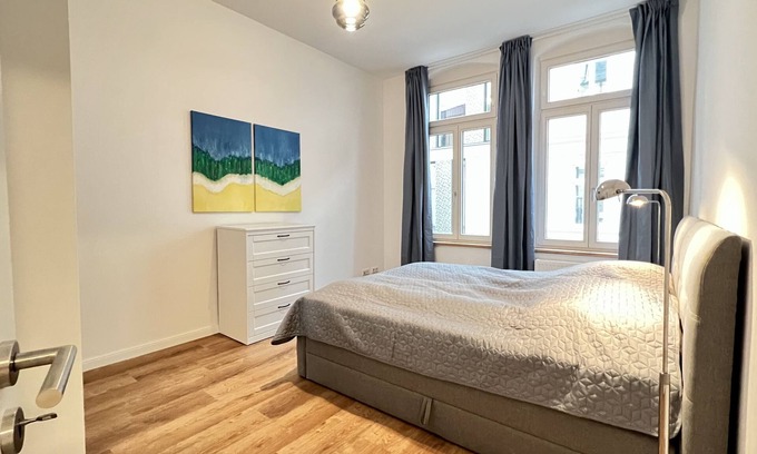 Center Apartment | Modern apartment in Altbauvilla with 3 bedrooms and 2 bathrooms in the city