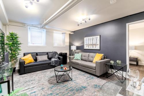 Hamilton Apartment | Modern Apartment in a Trendy Neighbourhood