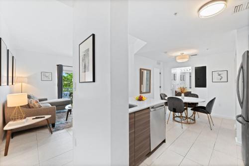Midtown Apartment | Modern apartment in Edgewater