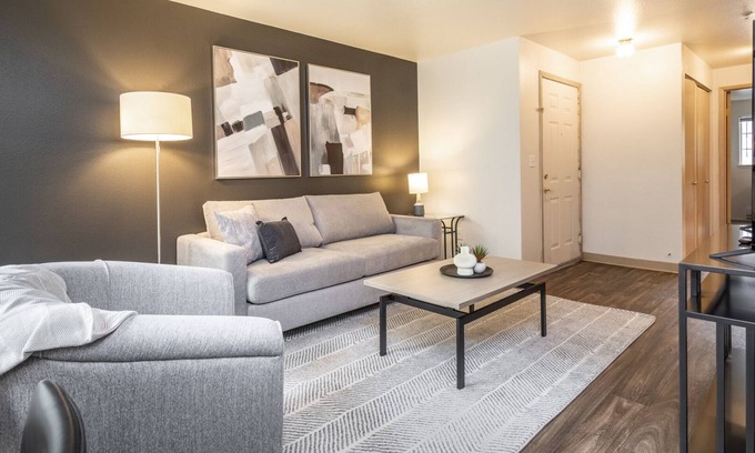 South Hill Apartment | Modern Apartment in Prime Location (ID7026X30)