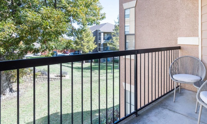 Lewisville Apartment | Modern Apartment in Prime Location (ID7886X47)
