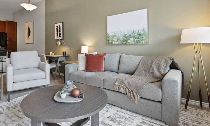 Barker Apartment | Modern Apartment in Prime Location (ID7425X99)