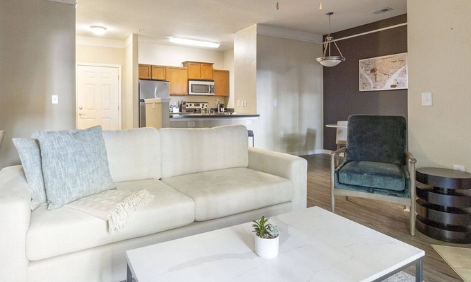 Northwest Raleigh Apartment | Modern Apartment in Prime Location (ID1189X390)