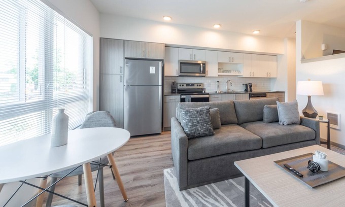 Kent Apartment | Modern Apartment in Prime Location (ID6597X31)